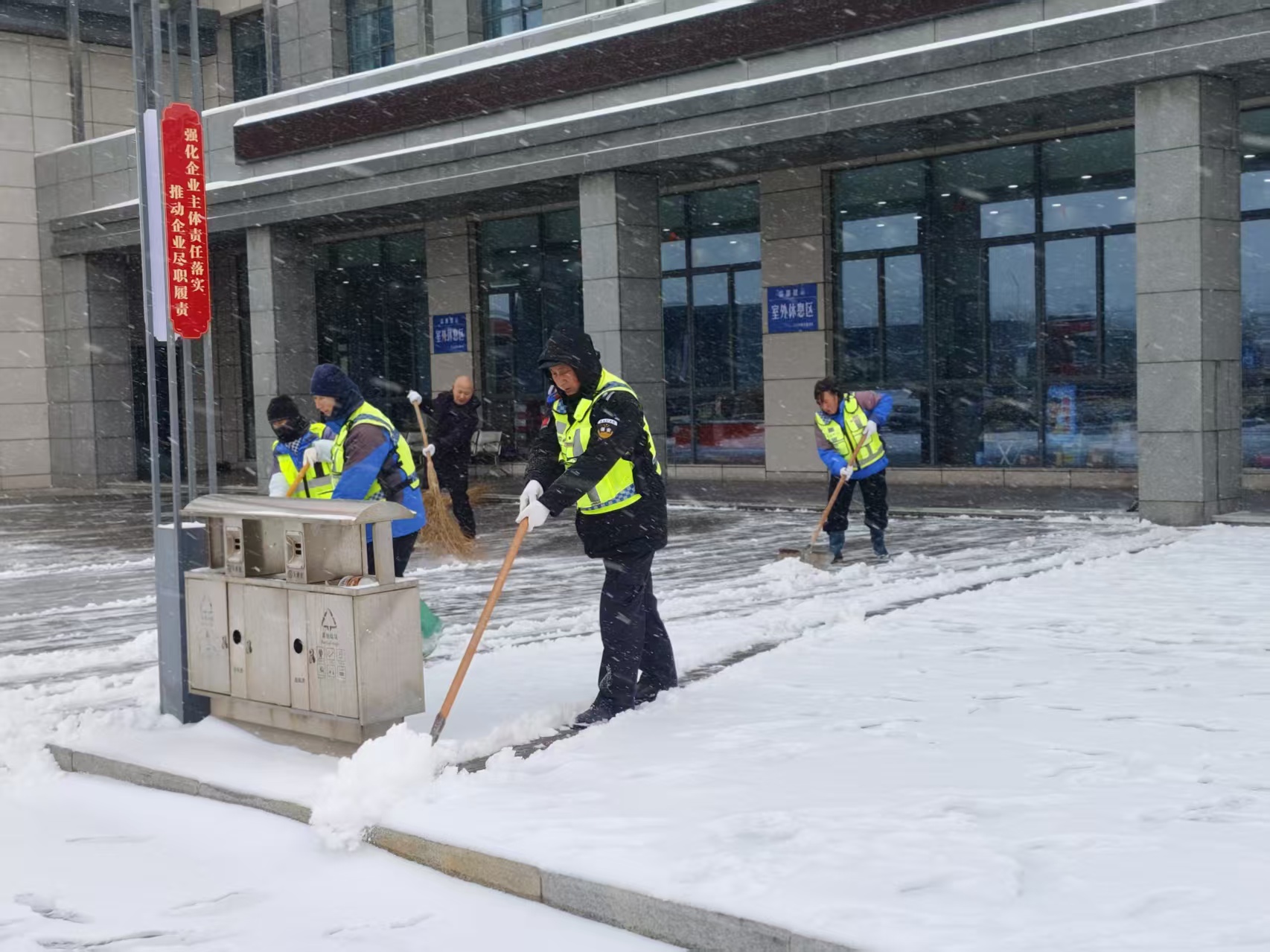 黄尖服务区.jpg 黄尖服务区.jpg